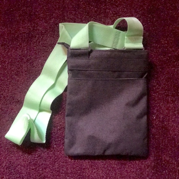 NWOT Cabela’s small over the shoulder bag - Picture 2 of 6